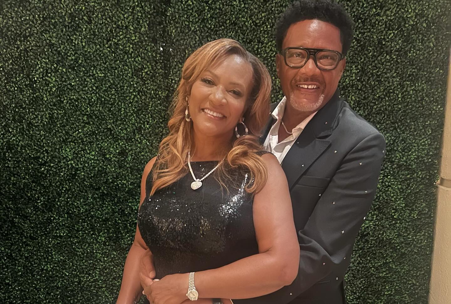 judge greg mathis with his arms wrapped around wife linda