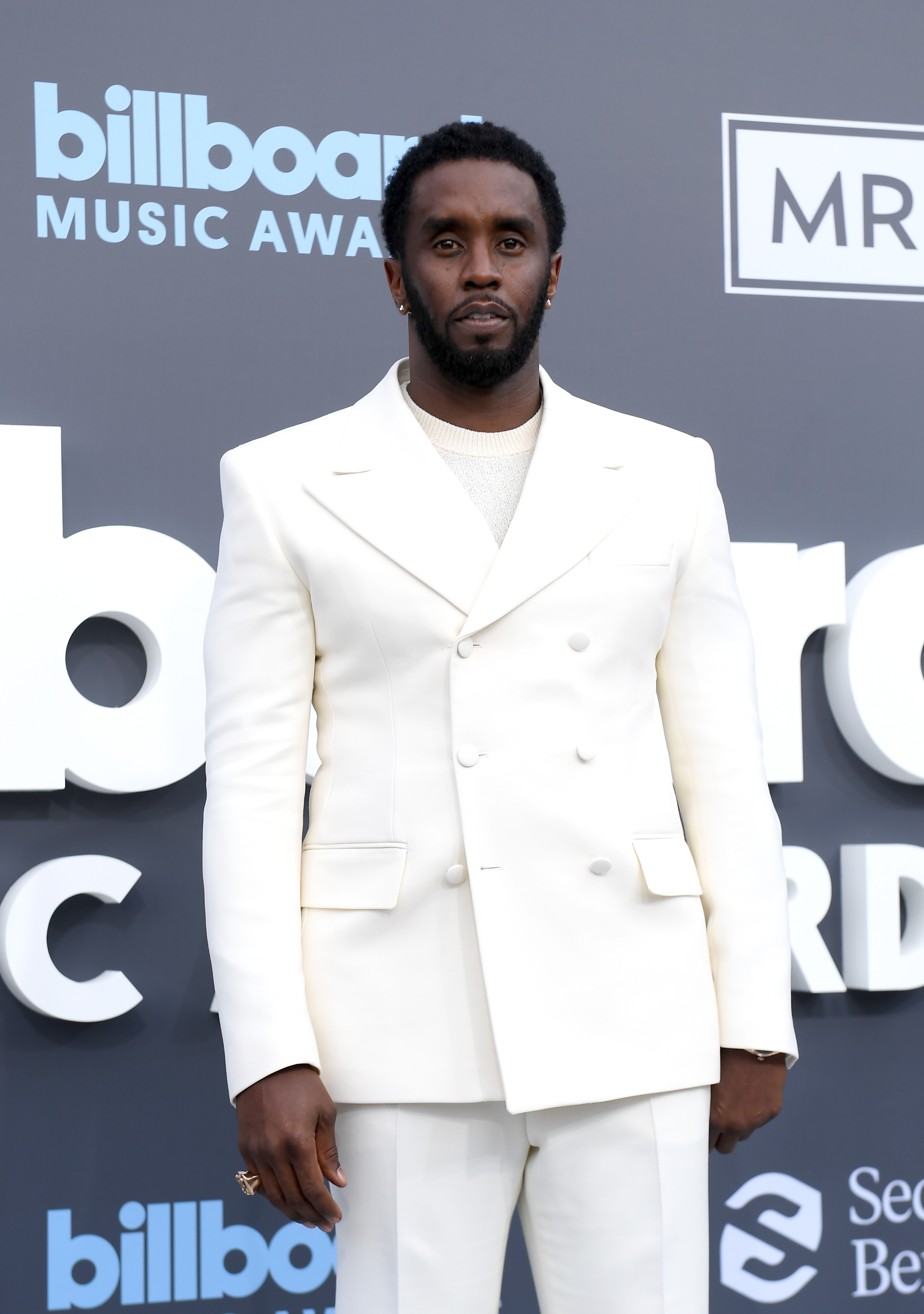 Sean Combs in all white at the 2022 Billboard Music Awards.