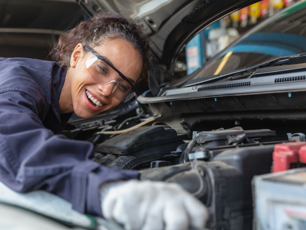 Girl Gang Garage — Empowering And Training Women To Work On Cars