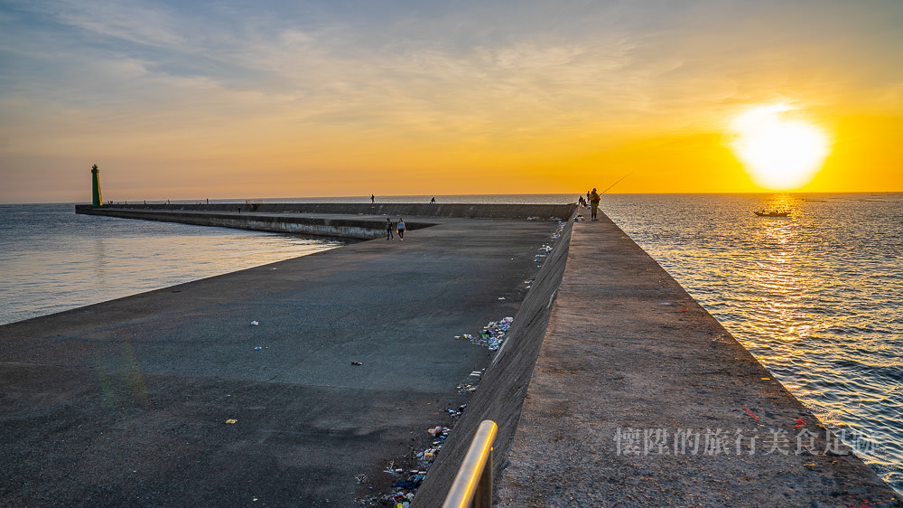 【台南景點】走到海中看夕陽！最接近深海的堤防秘境：安平新北堤