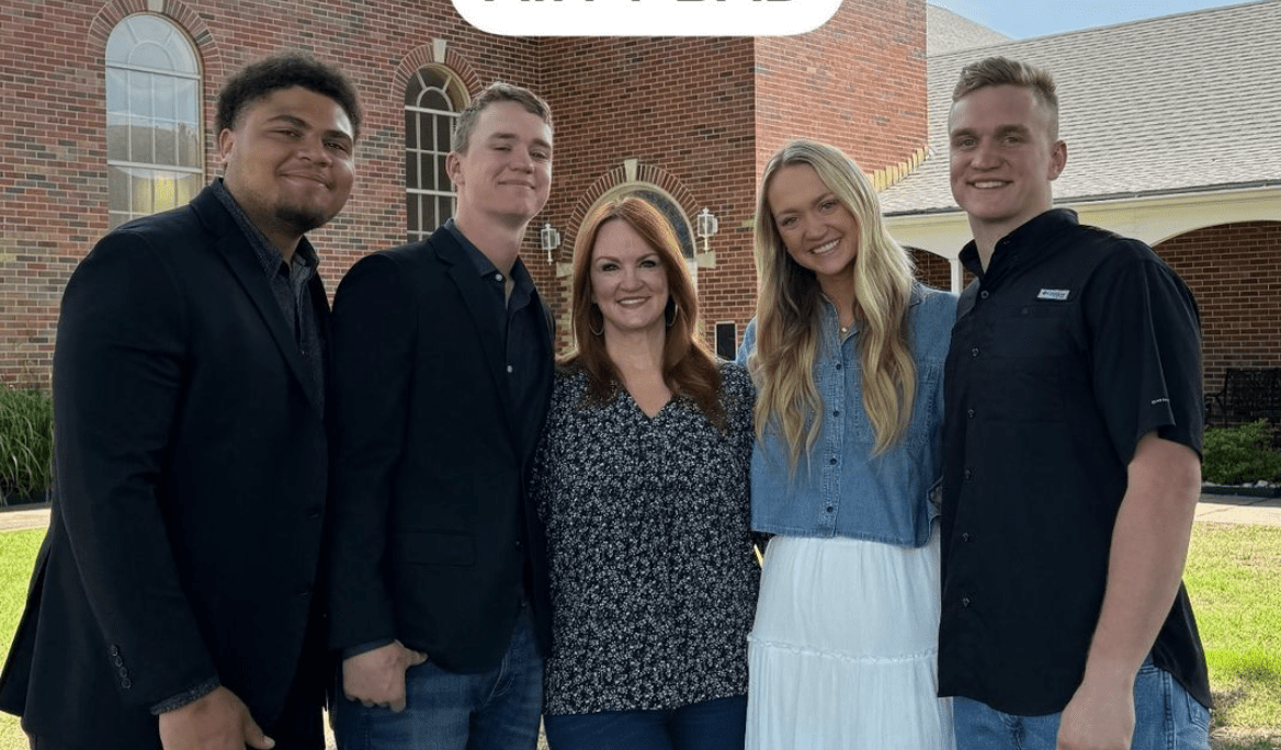 Ree Drummond with four of her kids