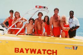 Alexandra Paul, Jaason Simmons, Jeremy Jackson, David Charvet, Yasmine Bleeth, David Hasselhoff, Pamela Anderson, Gregory Alan Williams Baywatch - 1989-2001