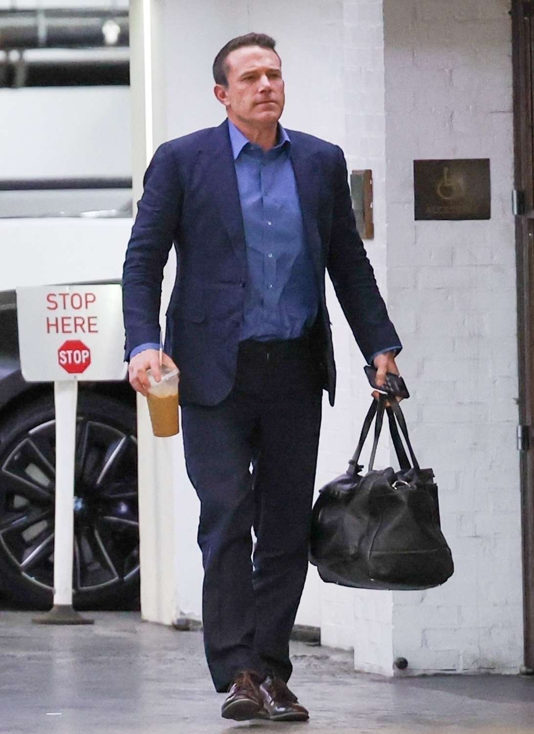  Ben Affleck was spotted arriving at his office in Los Angeles, looking elegant in a blue suit, and carrying a large bag and an iced coffee.