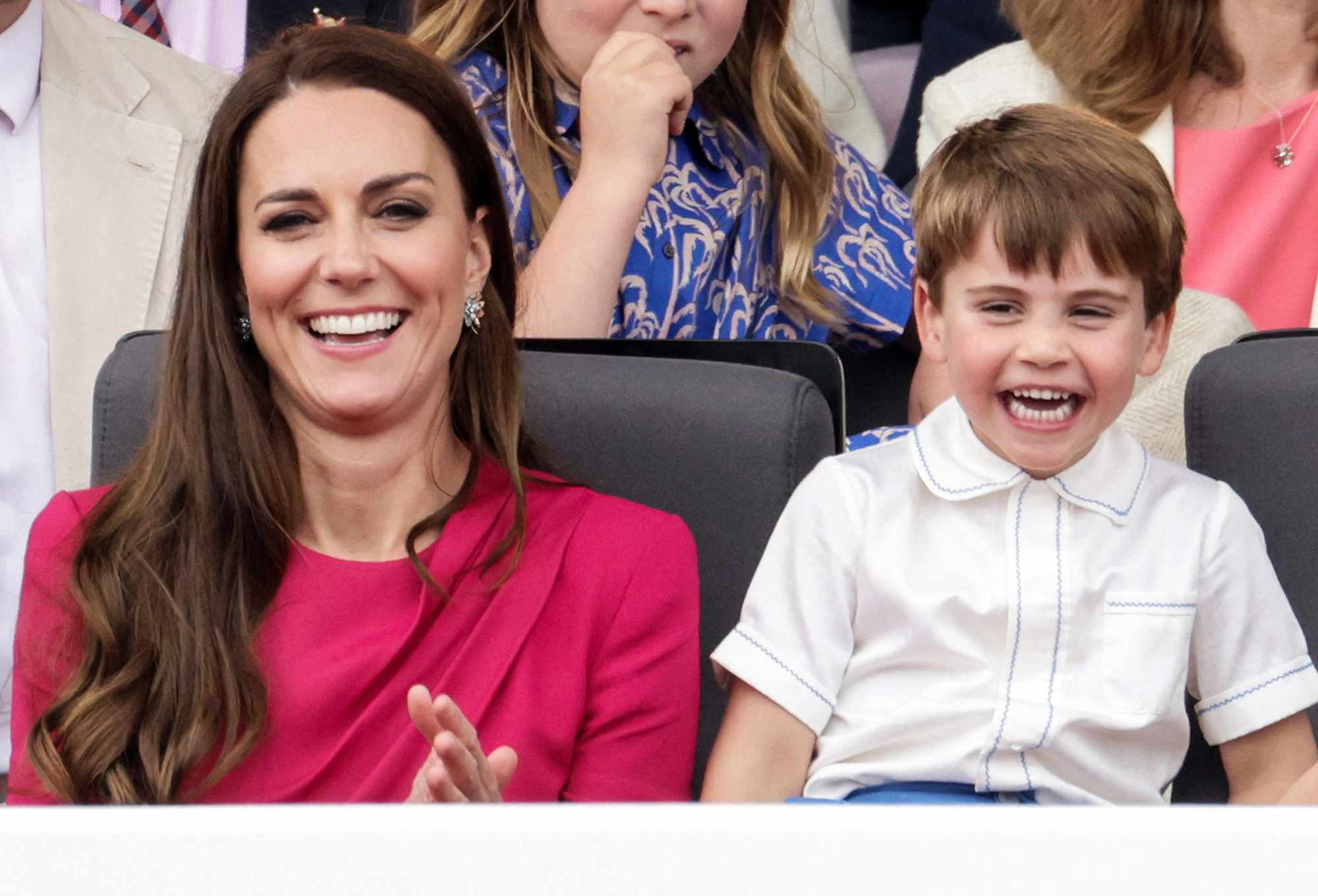 Catherine, Duchess of Cambridge, (L) and her son Britain's Prince Louis of Cambridge (R) react during the Platinum Pageant in London on June 5, 2022 as part of Queen Elizabeth II's platinum jubilee celebrations. - The curtain comes down on four days of momentous nationwide celebrations to honour Queen Elizabeth II's historic Platinum Jubilee with a day-long pageant lauding the 96-year-old monarch's record seven decades on the throne