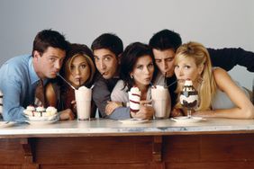 FRIENDS -- Pictured: (l-r) Matthew Perry as Chandler Bing, Jennifer Aniston as Rachel Green, David Schwimmer as Ross Geller, Courteney Cox as Monica Geller, Matt Le Blanc as Joey Tribbiani, Lisa Kudrow as Phoebe Buffay in 'Friends', circa 1995.