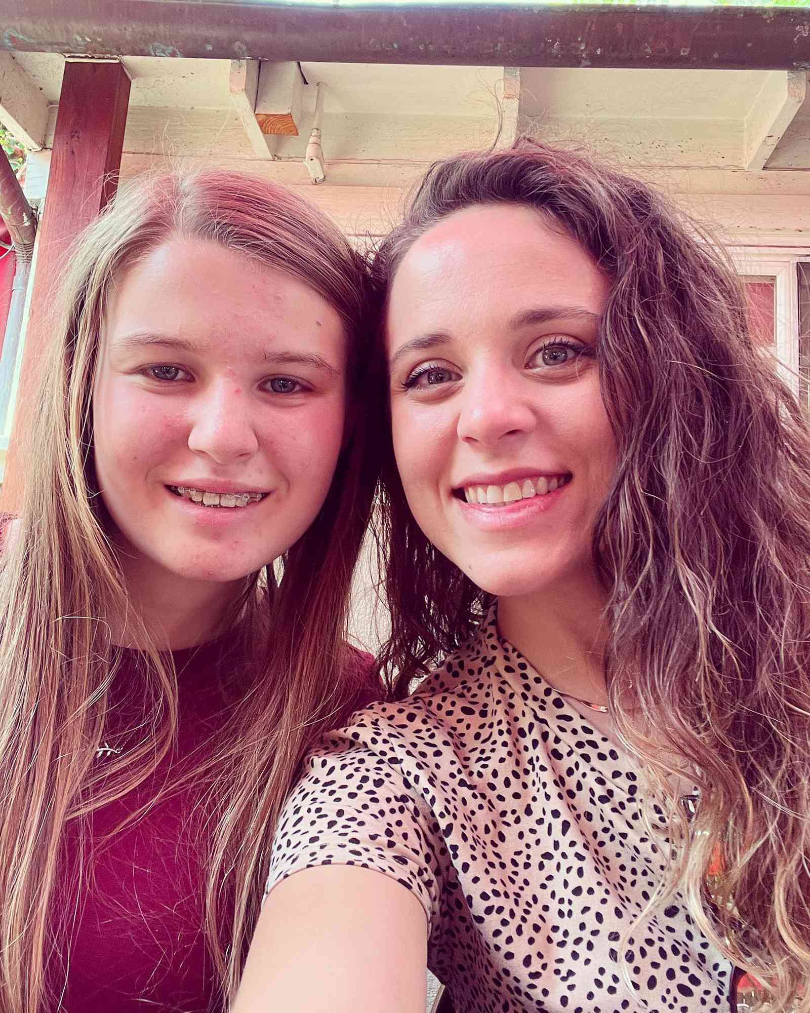 Jinger Vuolo and her sister Jennifer Duggar. 