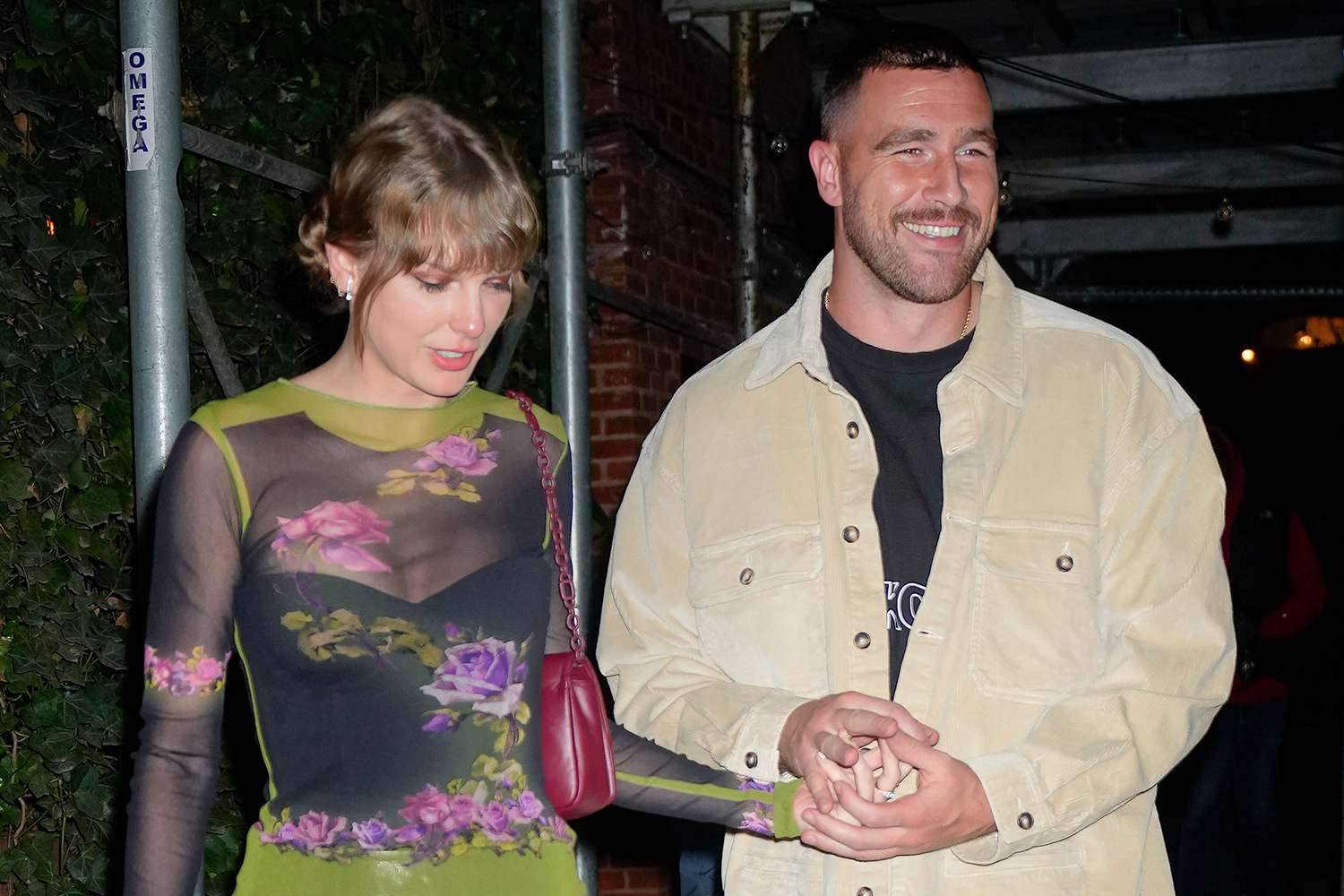 Taylor Swift and Travis Kelce have dinner at Waverly Inn