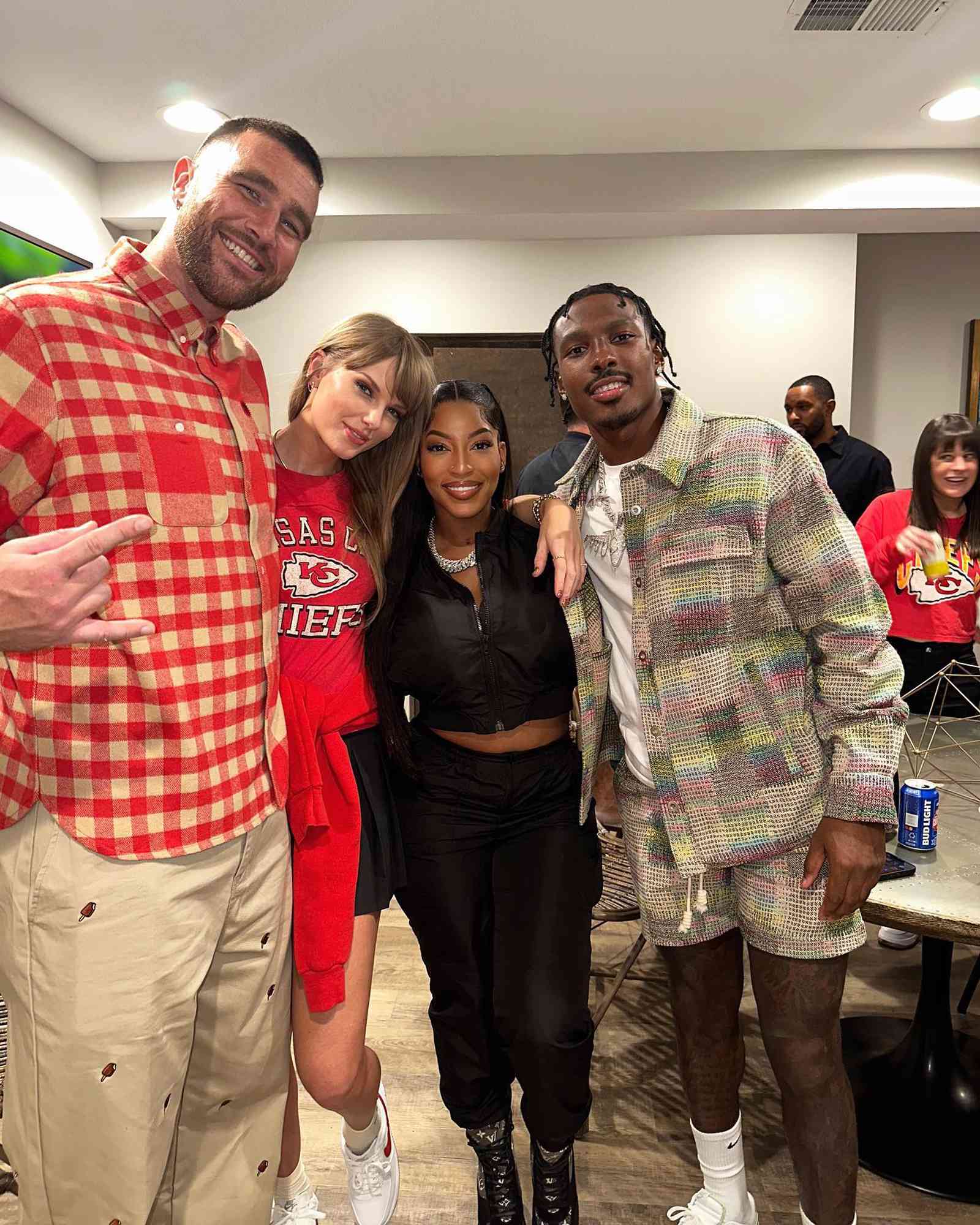 Travis Kelce, Taylor Swift, Chariah Gordon, and Mecole Hardman Jr.