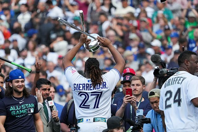 American League's Vladimir Guerrero Jr., of the Toronto Blue Jays, holds up his trophy after winning the MLB All-Star baseball Home Run Derby in Seattle, Monday, July 10, 2023. (AP Photo/Ted Warren)