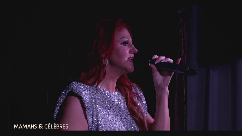 Mamans & célèbres - Cindy chante dans un cabaret parisien