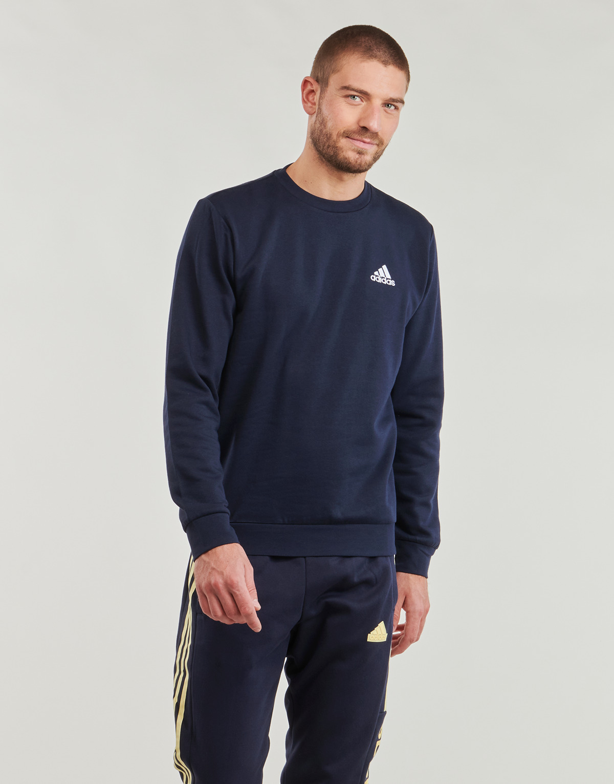 Textiel Heren Sweaters / Sweatshirts Adidas Sportswear FEELCOZY ESSENTIALS FLEECE SWEATSHIRT Marine / Wit