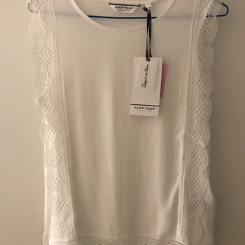 Vêtements Femme Tops / Blouses Naf Naf Top Naf Naf blanc dentelle ajourée Taille S, NEUF avec étiquette Blanc