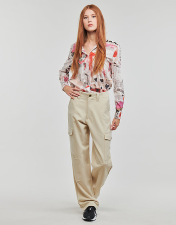 Vêtements Femme Pantalons cargo Desigual LIVERPOOL Beige