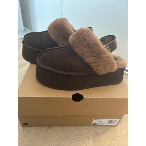 Chaussures Femme Chaussons UGG UGG FUNKETTE NEUVE Marron