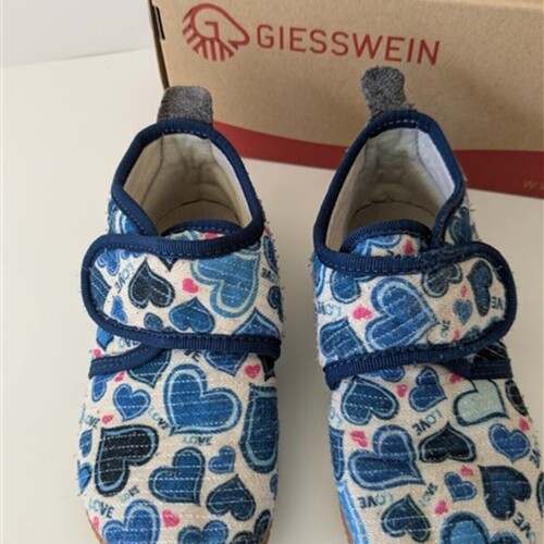 Chaussures Fille Chaussons bébés Giesswein Giesswein chaussons 26 coeurs Bleu