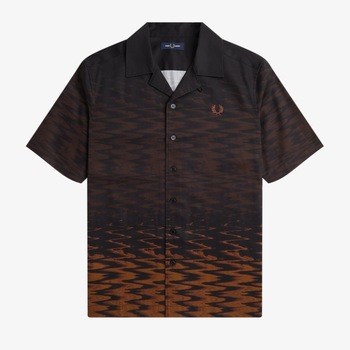 Oblečenie Muž Tričká a polokošele Fred Perry WAVE GRAPHIC REVERE COLLAR Čierna