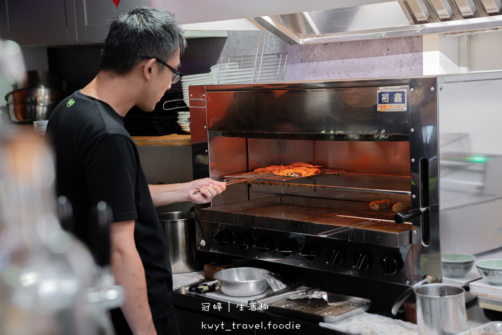 景安捷運站美食_醇串食代，調酒控新聚點，七零年代復古風格居酒