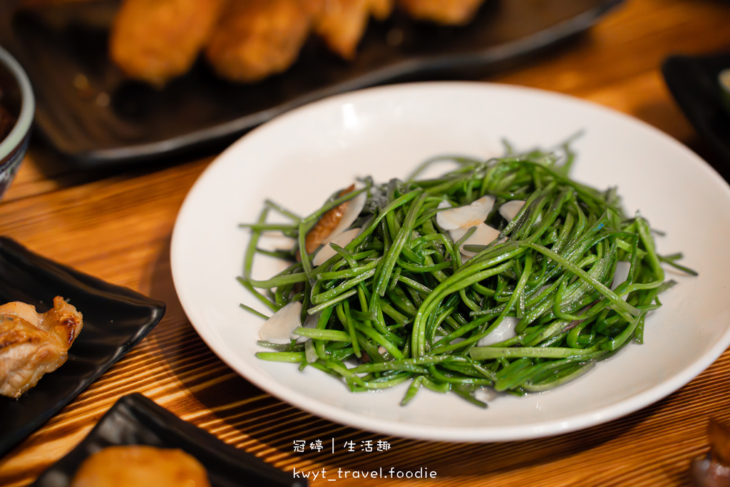 景安捷運站美食_醇串食代，調酒控新聚點，七零年代復古風格居酒