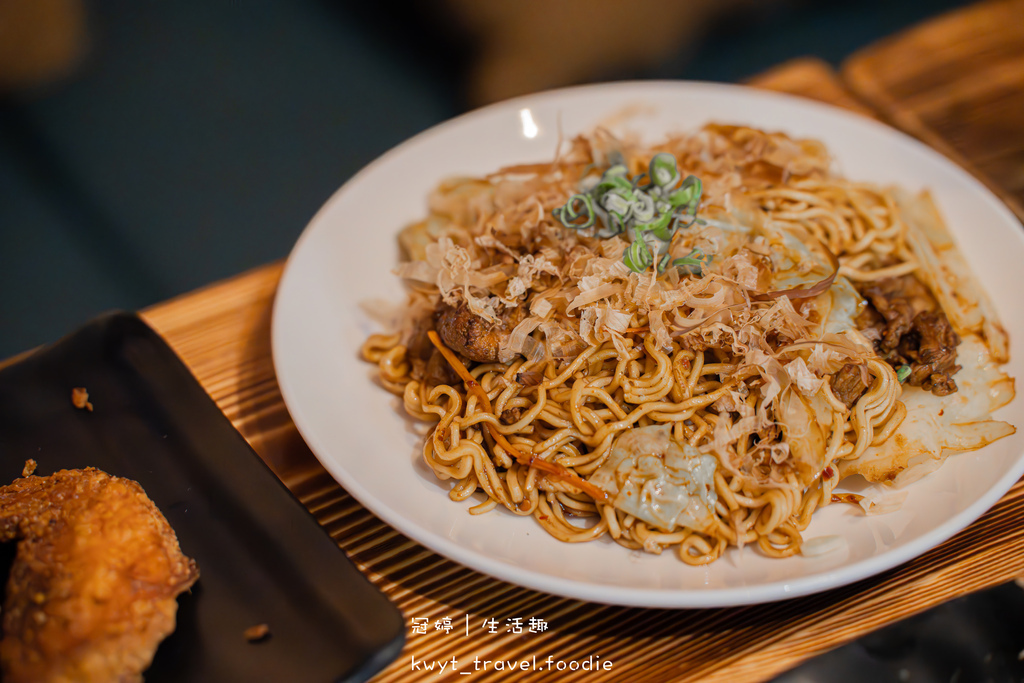 景安捷運站美食_醇串食代，調酒控新聚點，七零年代復古風格居酒