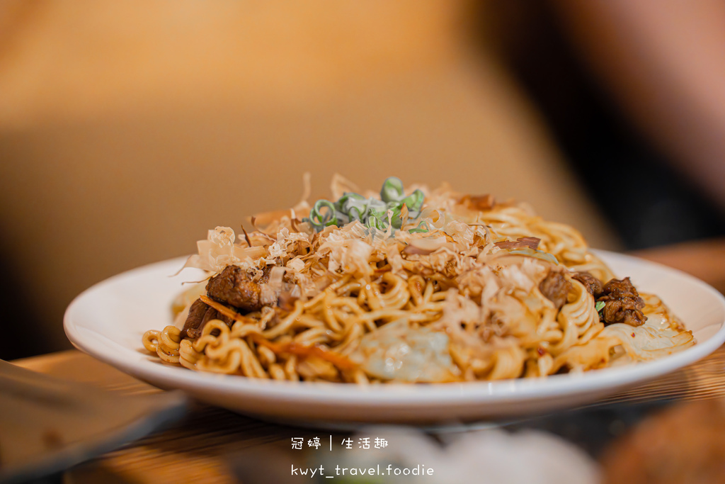 景安捷運站美食_醇串食代，調酒控新聚點，七零年代復古風格居酒