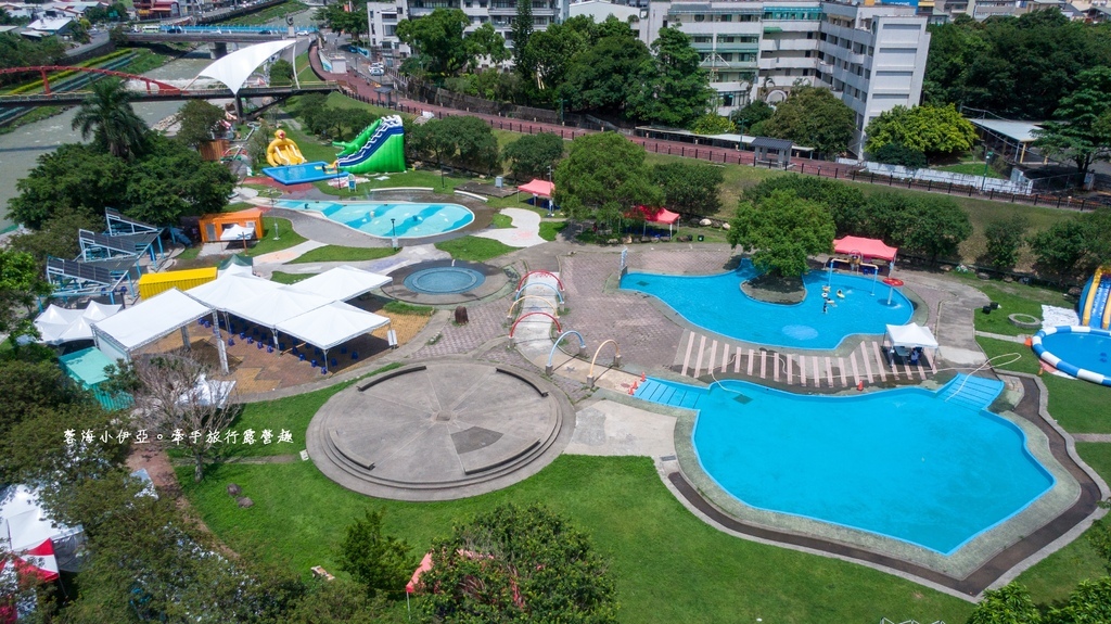 南投玩水景點【水里親水公園】2024水里水漾樂園-瘋水祭，水里玩水節，水上大型氣墊、彩虹隧道06/01-09/01(2024門票資訊)