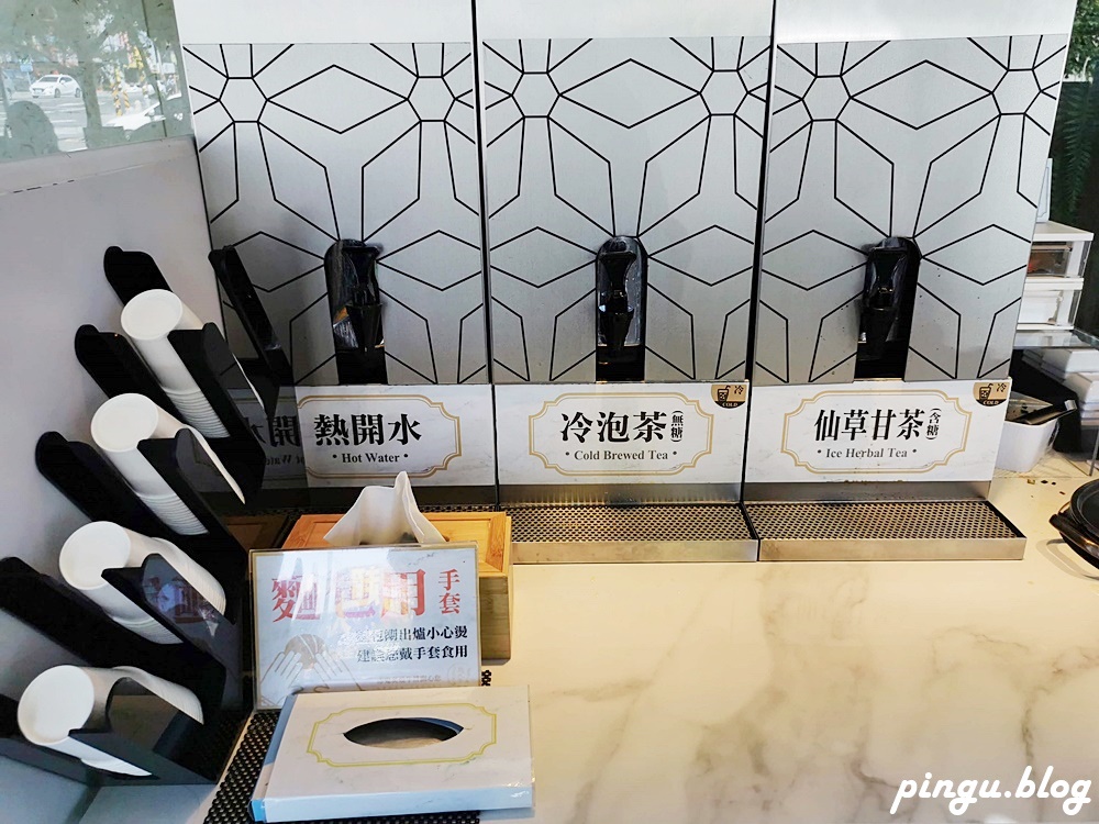 赤鬼炙燒牛排員林店｜純白時尚外觀 飲品/湯品無限供應 台中牛排排隊名店