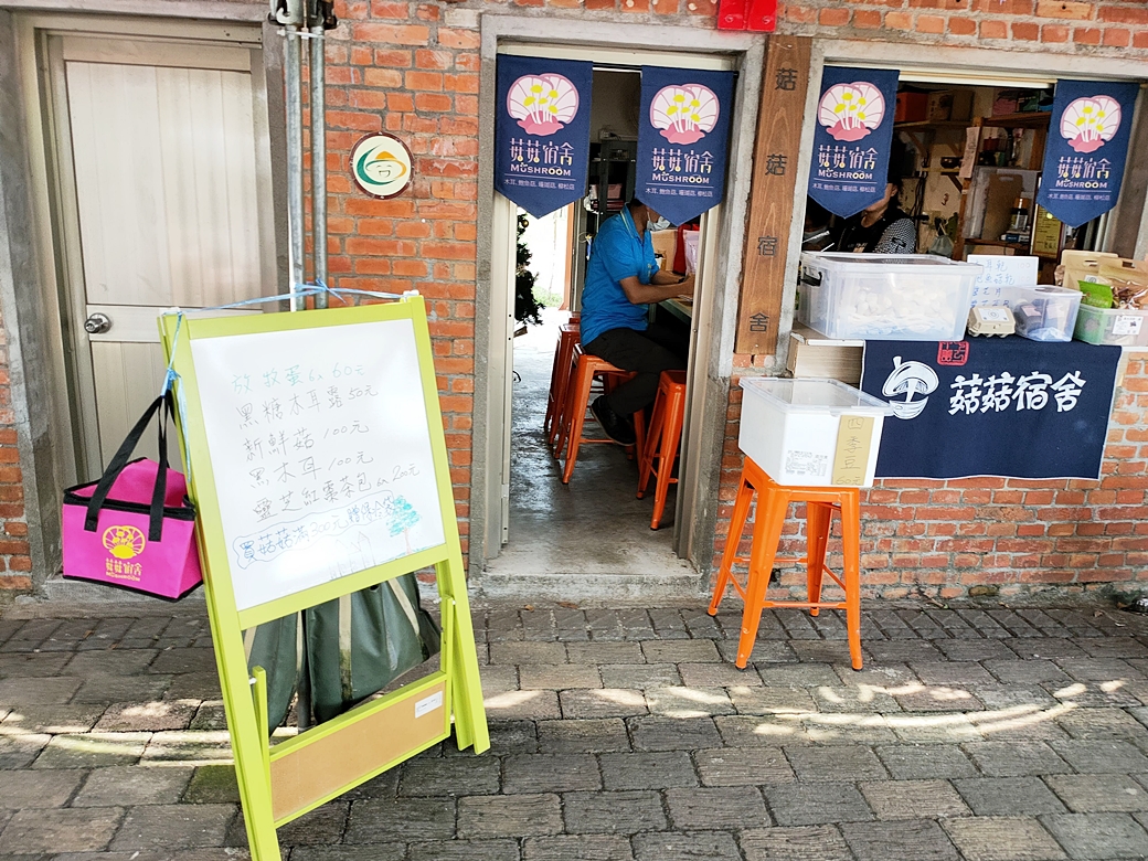 台中外埔一日遊｜水流東桐花步道 外埔彩繪稻田 黃金海芋田 星月大地 賞花美食景點一次滿足