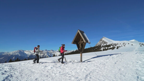 Snowshoe hiking in Falzeben