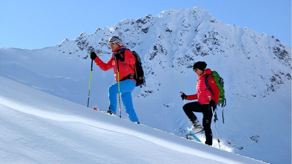 Snowshoe hiking the right way