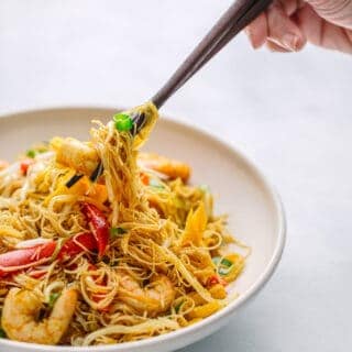 Singapore Noodles (Stir-fried Rice vermicelli with Curry Powder)