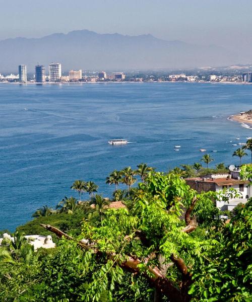 Kaunis näkymä kaupunkiin Puerto Vallarta