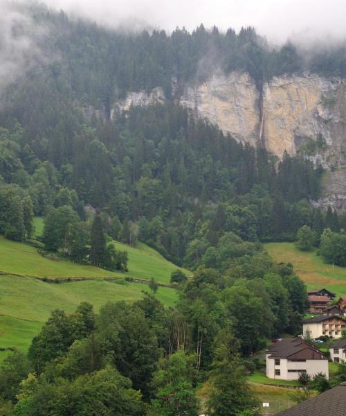 Una bonita panorámica de Lauterbrunnen