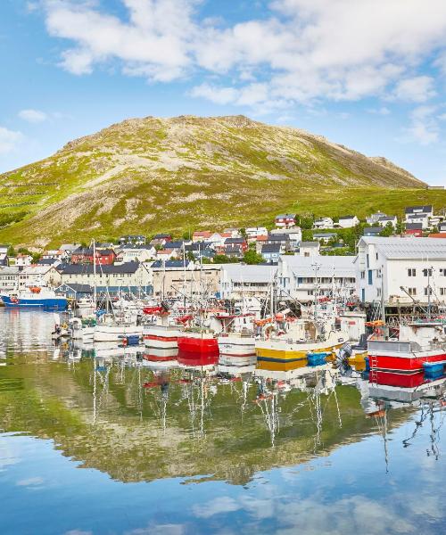 Krásny pohľad na mesto Honningsvåg