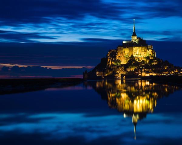 Predivan pogled na grad 'Le Mont Saint Michel' 