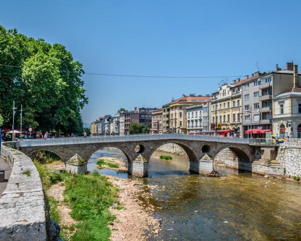 Kaunis näkymä kaupungista Bosna Sarai