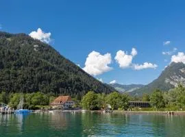 Neuhaus Golf- & Strandhotel, hotel din Interlaken