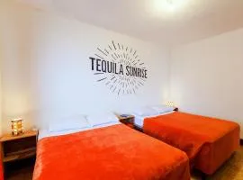 Tequila Sunrise Hostel, hotel em Guatemala