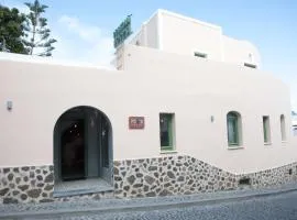 Pelican Hotel, hótel í Fira