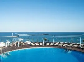 Hotel El Puerto by Pierre Vacances: Fuengirola'da bir otel