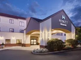 Hyatt House Boston Waltham, hotel in Waltham