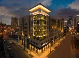 Hyatt House Nashville Downtown-Convention Center، فندق في ناشفيل