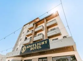 Spotlight Hotel near Hundred Islands Wharf โรงแรมในอลามินอส