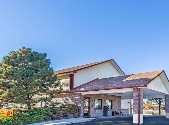 Super 8 by Wyndham Greeley, hotel in Greeley