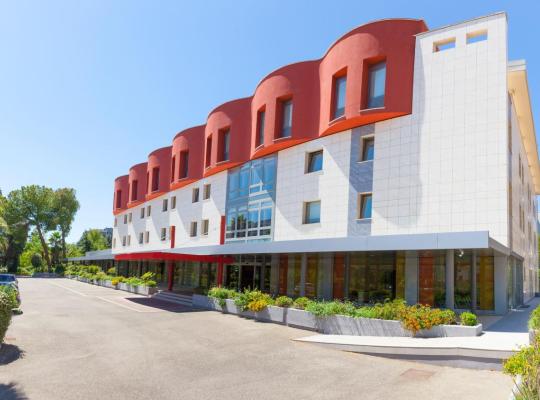 BV President Hotel, готель у місті Ренде