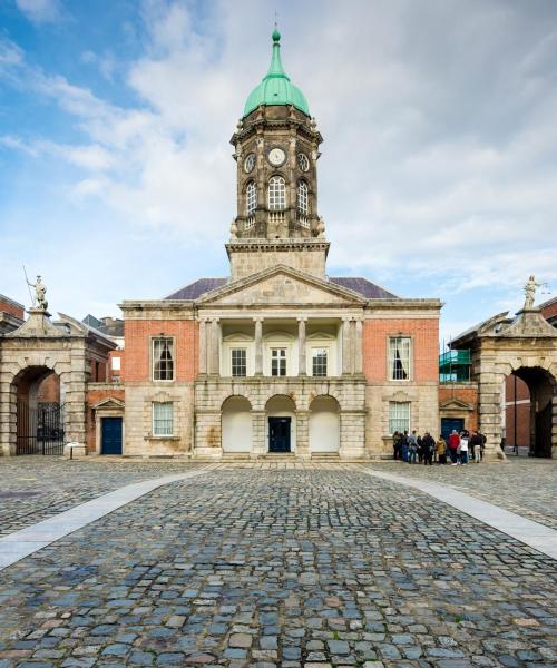 Dublin şehrindeki en çok ziyaret edilen simge yapılardan biri. 