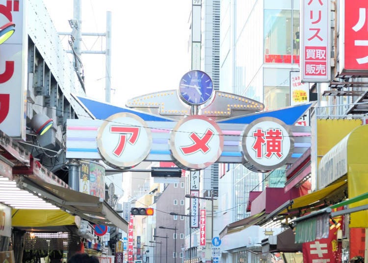 「二木菓子」就在上野知名觀光景點「阿美橫町」裡