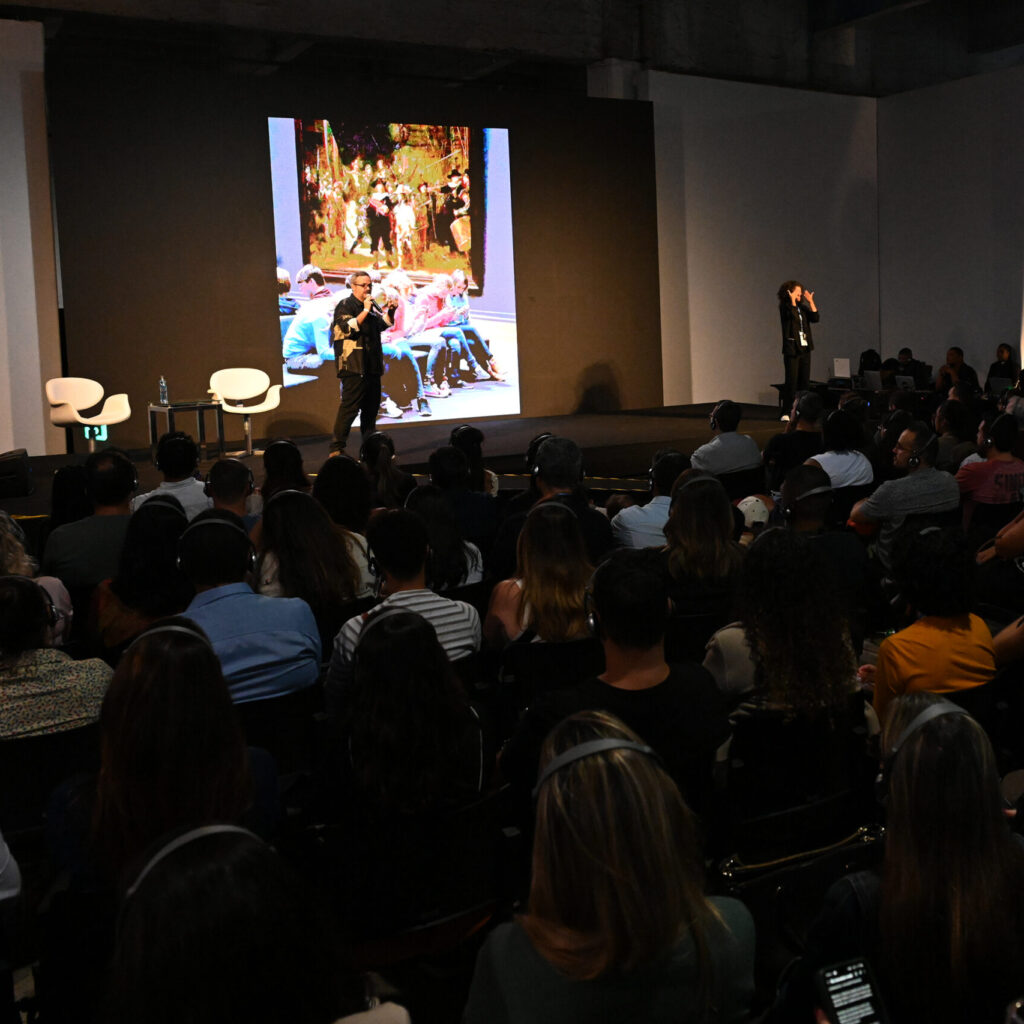 RIO DE JANEIRO (RJ), 03/10/2023 - EVENTO / RIW - Rio Innovation Week, maior evento de tecnologia e inovação da América Latina, realizado no Pier Mauá, no Centro do Rio. Na imagem, movimentação do publico