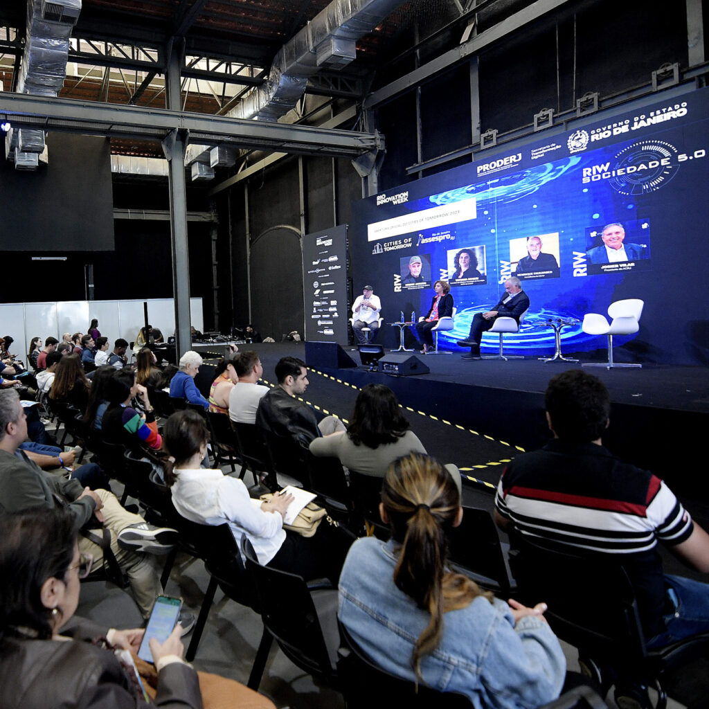 RIO DE JANEIRO (RJ), 03/10/2023 - EVENTO / RIW - RIO INNOVATION WEEK, Maior evento de Tecnologia e Inovaçao da America Latina, Realizado no Pier Maua, no Centro do Rio. - Na Imagem: Robert Janssen, Tatiana Roque, Henrique Faulhaber