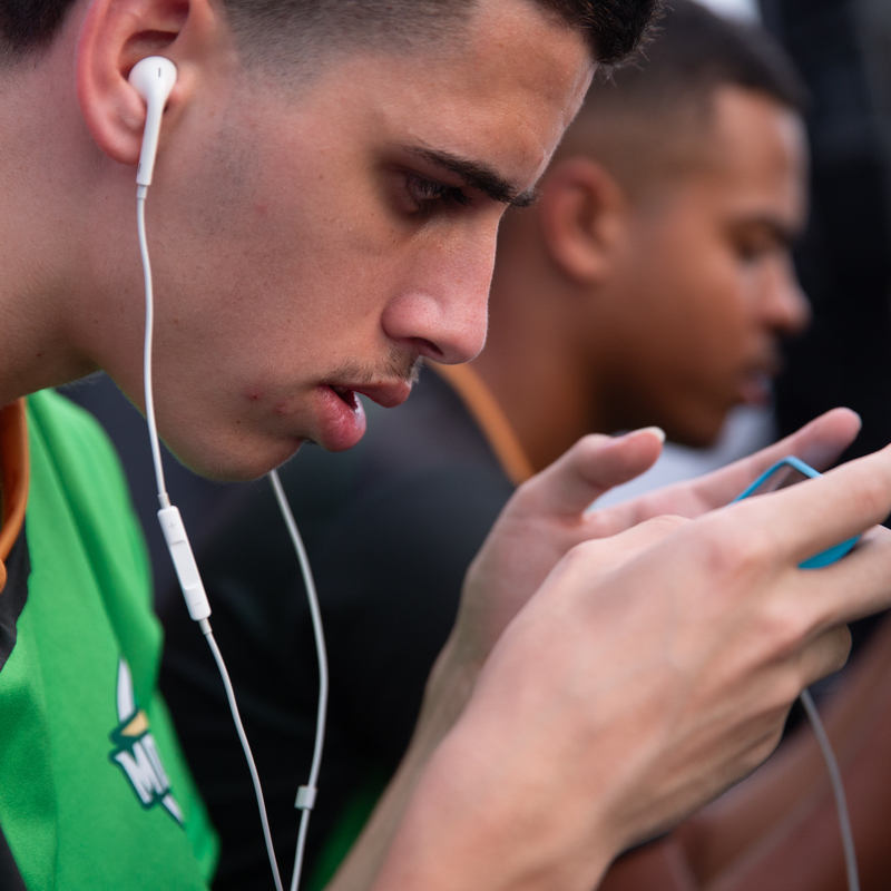 RIO DE JANEIRO (RJ), 04/10/2023 - EVENTO / RIW - Rio Innovation Week, maior evento de tecnologia e inovação da América Latina , realizado no Pier Mauá, no Centro do Rio. Na imagem, campeonato de jogo online, video game, do jogo Free Fire.