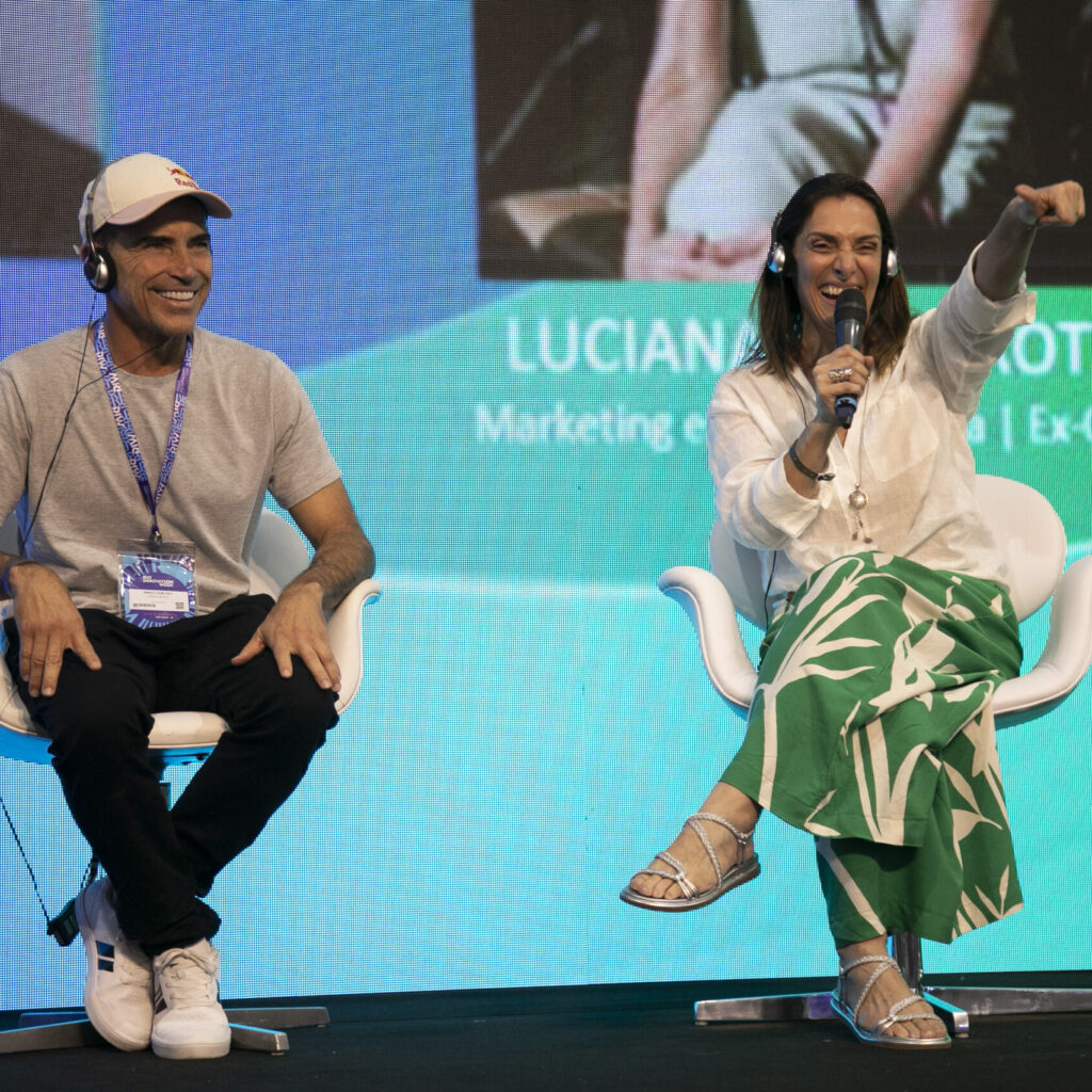 RIO DE JANEIRO (RJ), 04/10/2023 - EVENTO / RIW - Rio Innovation Week, maior evento de tecnologia e inovação da América Latina, realizado no Pier Mauá, no Centro do Rio.  Carlos Burle e Luicana Lancerotti no palco Impact Hub.